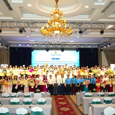 Đoàn viên Công đoàn Trường Đại học Dược Hà Nội được biểu dương tại Hội nghị biểu dương công nhân, lao động giỏi ngành y tế năm 2026 và khen thưởng điển hình tiêu biểu “Học tập và làm theo tư tưởng, đạo đức, phong cách Hồ Chí Minh giai đoạn 2023-2025”